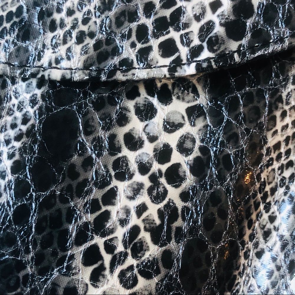 PRICE⬇️Stuart Weitzman Leather Reptile Emboss Bag🌺 - Picture 3 of 13